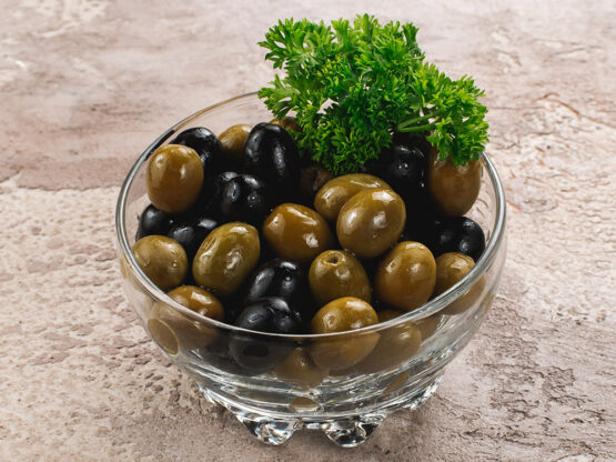 Маслины и оливки